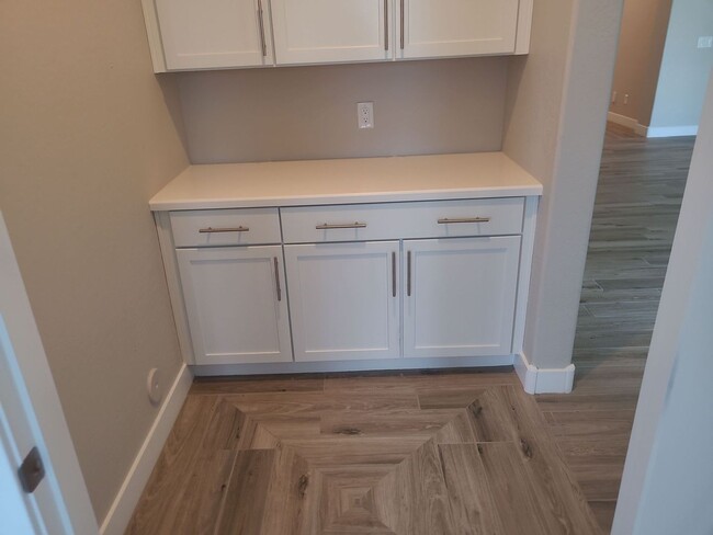 Building Photo - Pristine Luxury Rental: Stunning 4-Bed, 2....