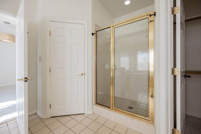 Building Photo - Luxury Home located in Henderson