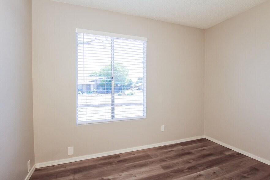 Building Photo - 5620 W Villa Maria Dr