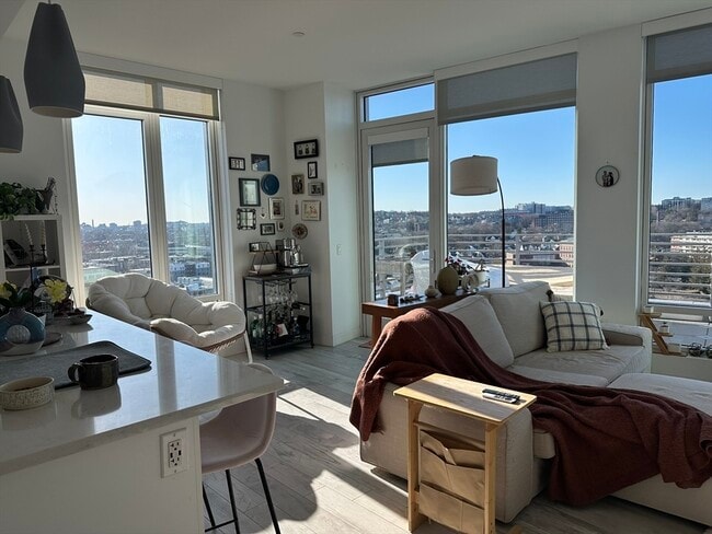 Building Photo - 125 Guest St