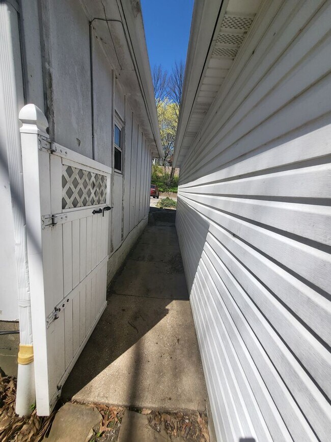 Building Photo - 507 Pfeiffer Rd