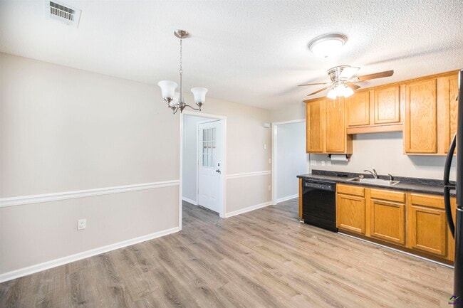 Building Photo - 309 Deerfield Cir