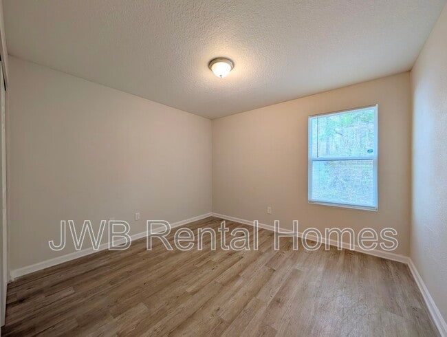 Building Photo - 6437 118th St