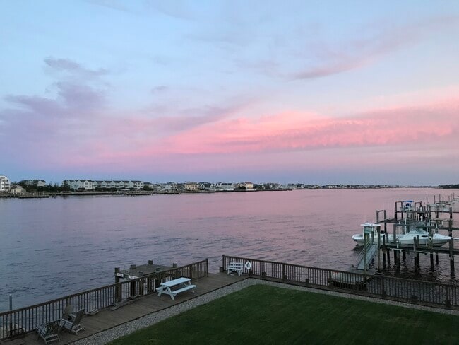 Building Photo - 46 S Bay Ave