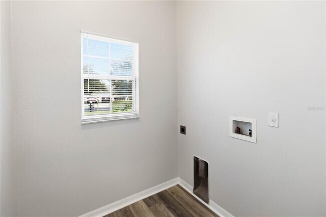 Building Photo - 251 Grouper Ct