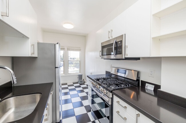 Primary Photo - 421 Van Dyke