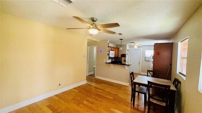 Building Photo - 850 E 19th St