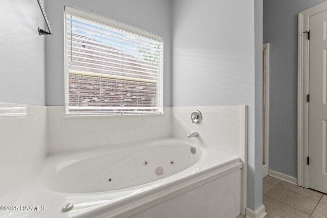 Building Photo - 2934 Nicholson Lake Dr