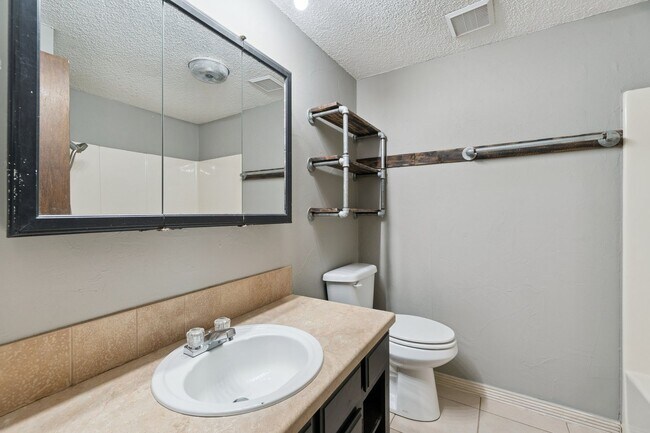 Building Photo - 1205 Swan Lake Rd