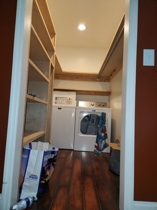 Building Photo - 2320 Allen Ave