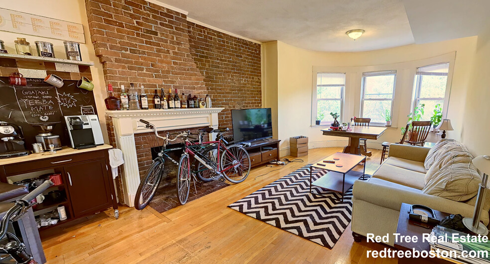 Primary Photo - 1402 Beacon St