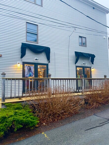 Commercial space on lower level - 540 Thames St