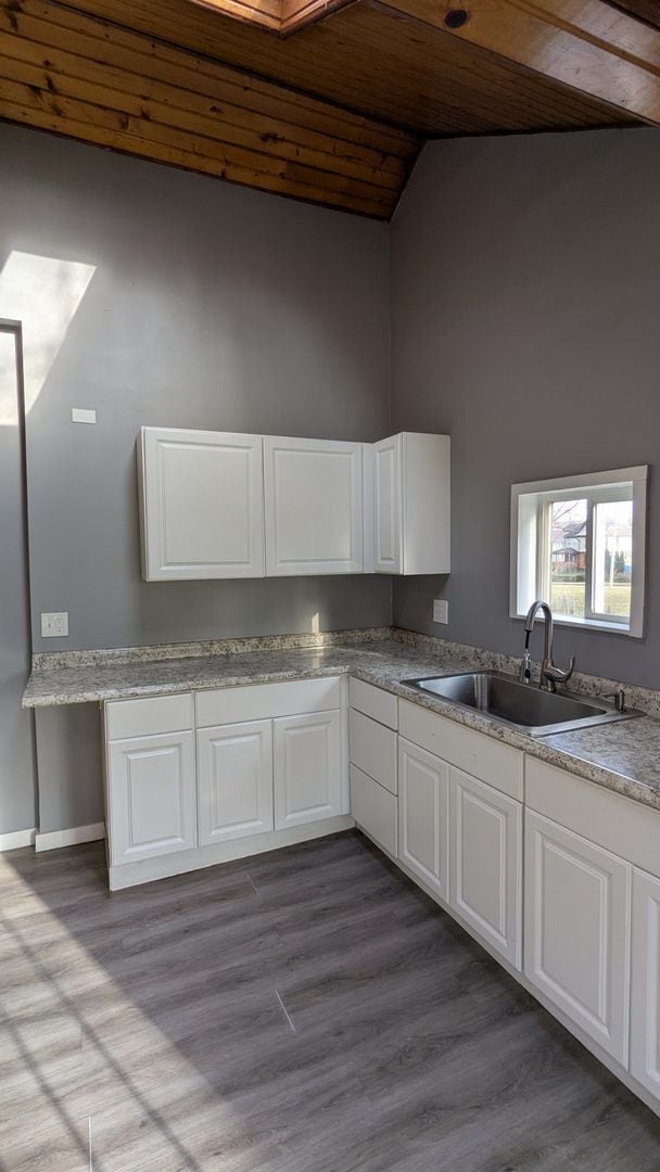 Building Photo - Charming 3-bedroom, 1-bathroom home located in the heart of Akron