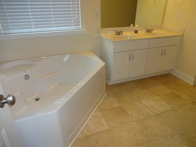 Building Photo - 2049 Greenfern Ct