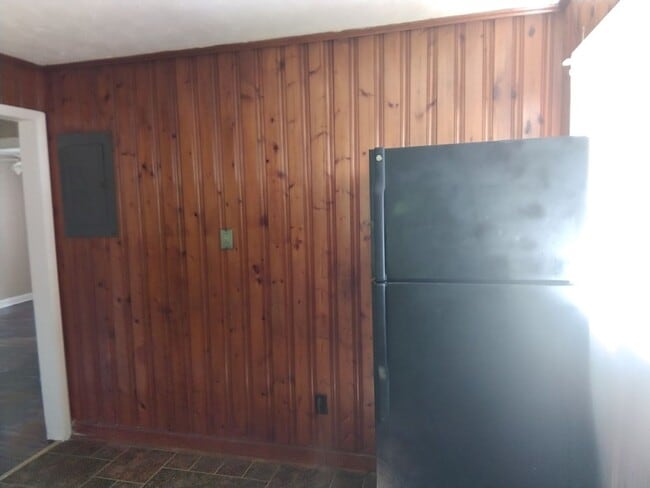 Building Photo - 304 Old Shaw Rd