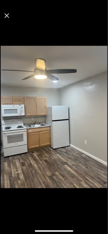 Building Photo - 1743 Davis Ln