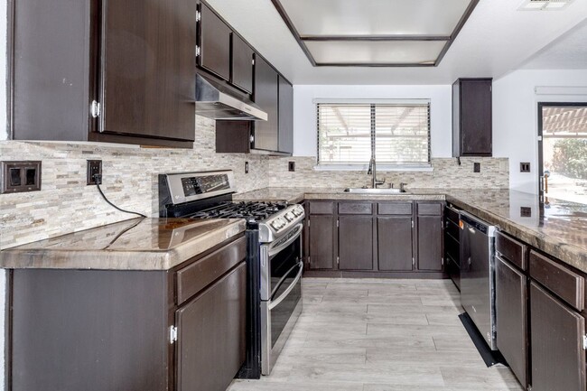 Building Photo - 43111 Weyand Ct