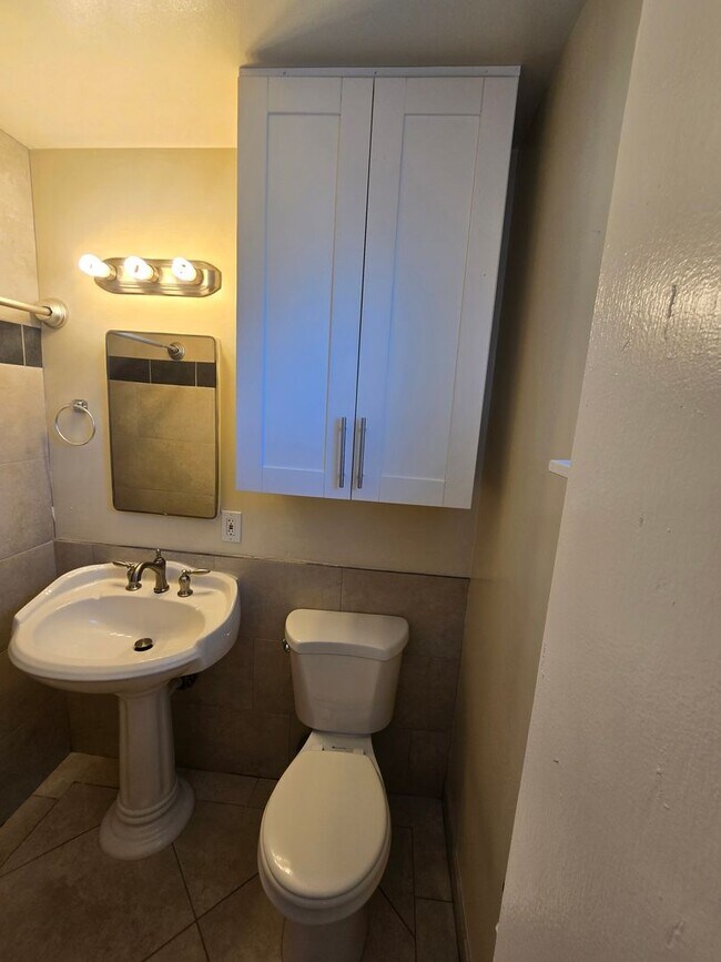 Building Photo - Charming 3-Bedroom, 2-Bath Home in Desirab...