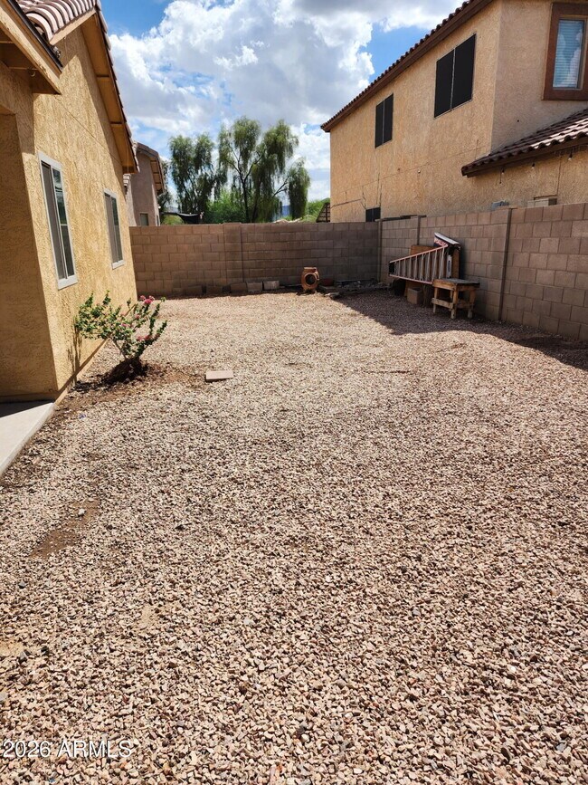 Building Photo - 5830 S 11th Dr
