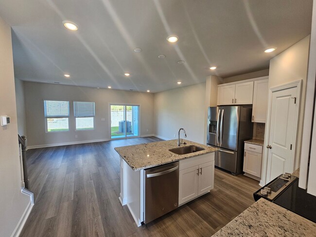 Building Photo - Brand New Cul-de-sac Townhome in Concord