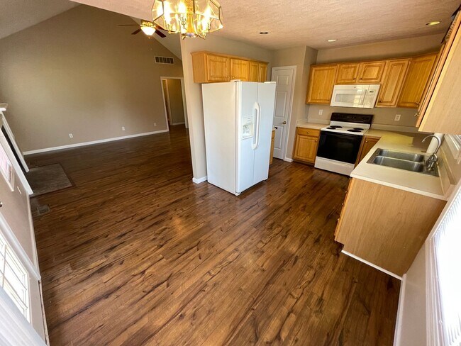 Building Photo - Fantastic Home in Shelbyville!