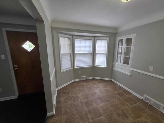 Building Photo - 8639 Minock St