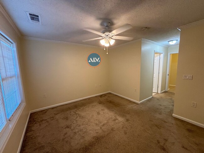 Building Photo - Beautiful 3-Bedroom Villa in Charming Wood...