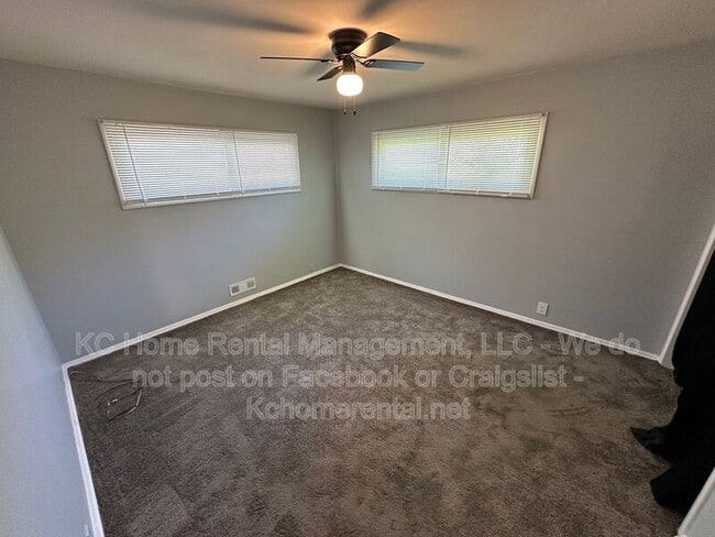 Building Photo - 10809 Ewing Ave