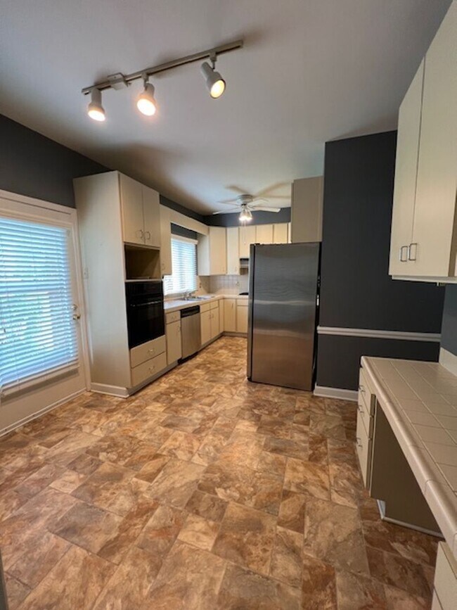 Building Photo - 3 Bedroom/ 2 bath Condo in Fountain Manor