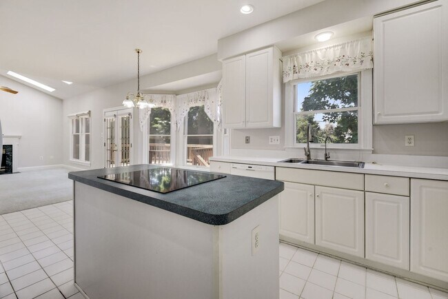 Building Photo - 9202 Linden Grove Ct