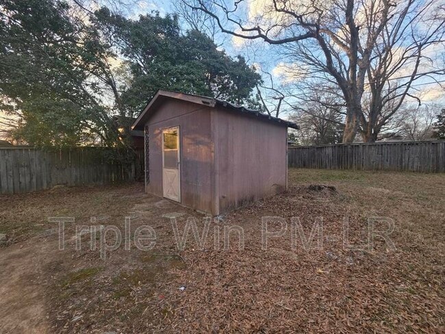 Building Photo - 608 W Martin St