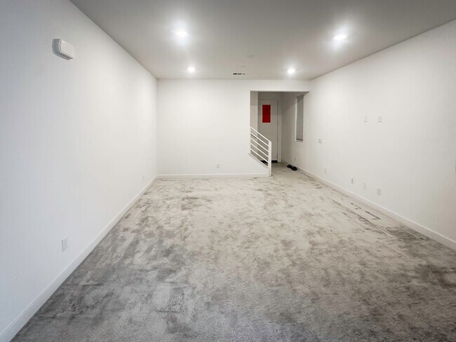Building Photo - Beautiful Newer Construction,Townhome, 3 Bedroom / 2 Bathroom Home FOR RENT