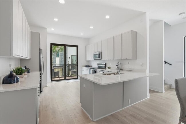 Building Photo - 4810 W McElroy Ave