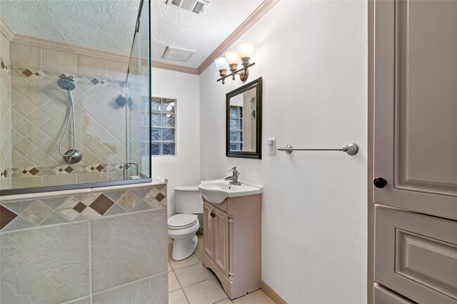 Building Photo - 5923 Moonmist Dr