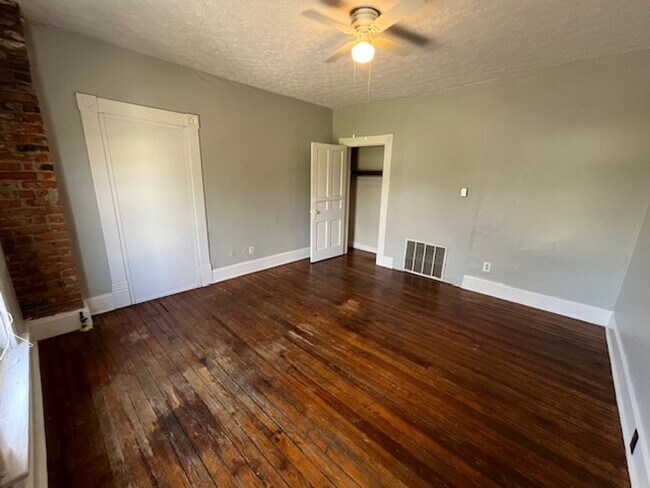 Building Photo - 76 E Innis Ave