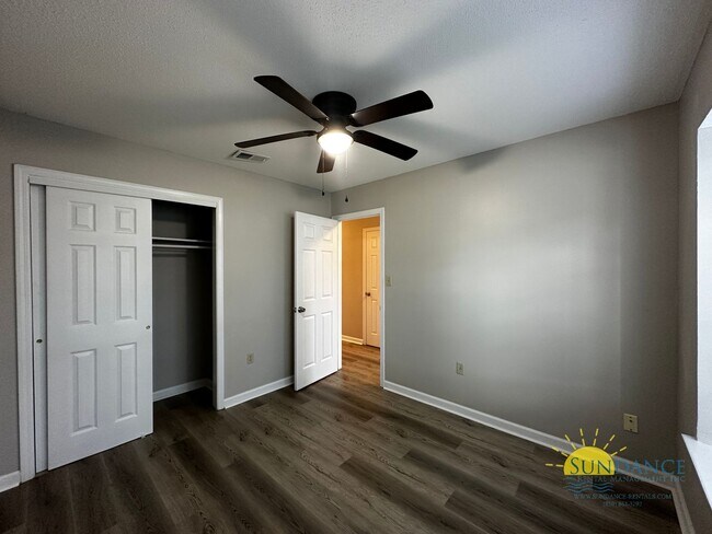 Building Photo - Magnificent 2 Bedroom Townhouse in Fort Walton Beach