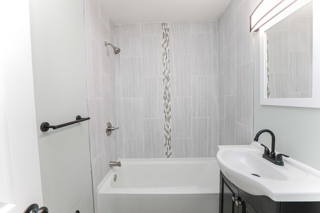 Building Photo - Charming Bungalow