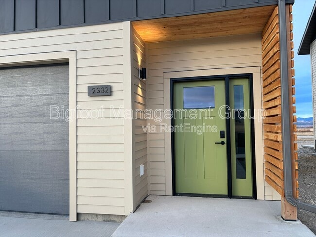 Building Photo - 2332 Shorthorn Ave