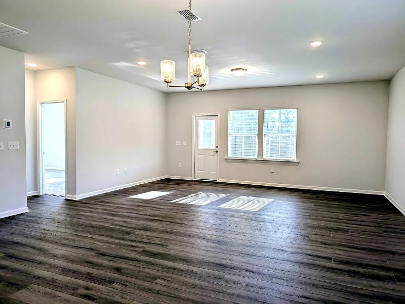 Building Photo - 740 Ben Ledi Ct