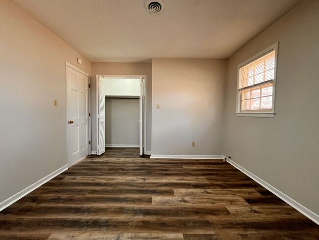 Building Photo - Charming & Affordable Living in Spartanburg!