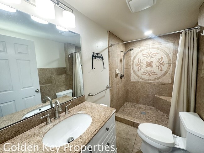 Building Photo - Spacious attached FURNISHED studio on private setting in Vista!