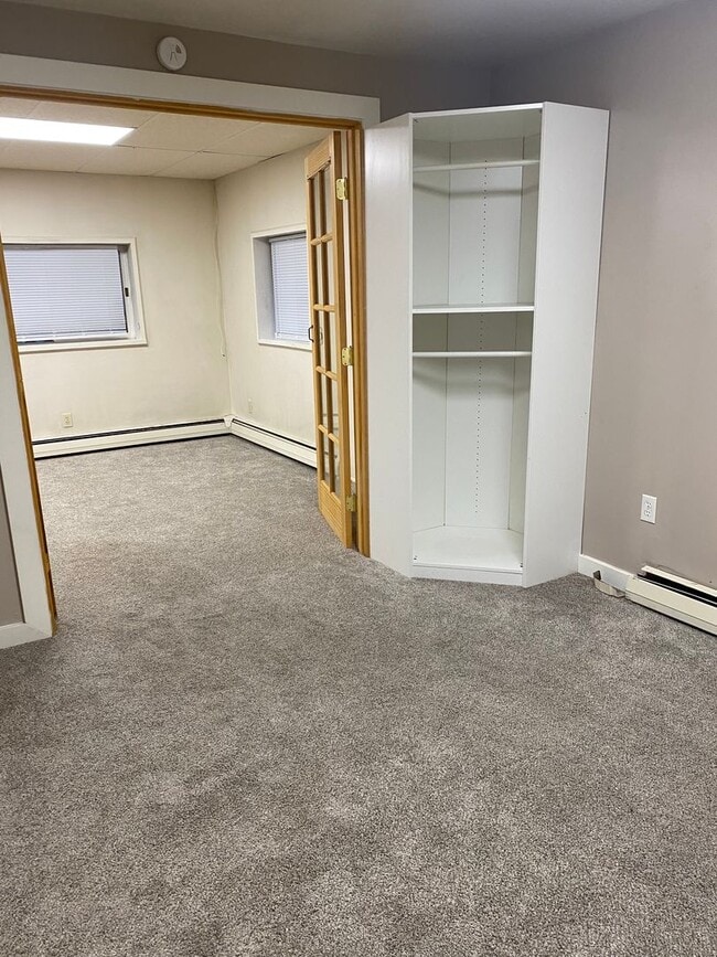 Building Photo - one bedroom Apartment