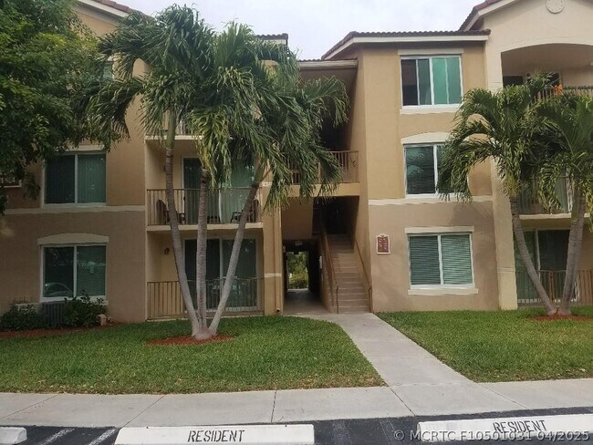Building Photo - 1220 Villa Cir