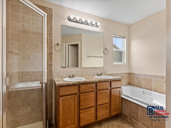Building Photo - Charming 3 Bed, 2 Bath Home with 3-Car Gar...