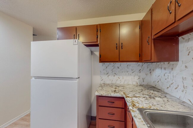 Building Photo - NE 1248/sf 3/BD 2/BA 1/CG