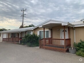 Building Photo - Spacious 3-Bed, 2-Bath Home