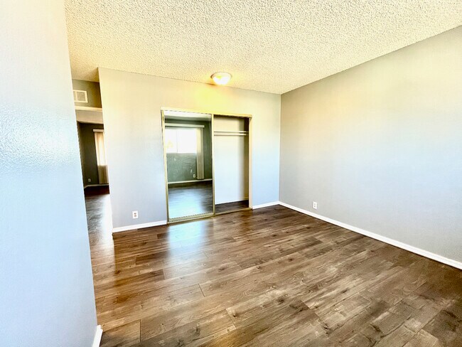 Building Photo - 2501 W Redondo Beach Blvd
