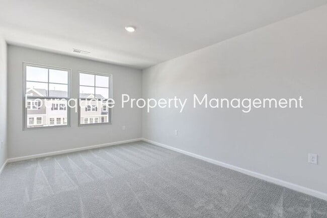 Building Photo - Townhome | Bonus Loft Space | Internet Inc...