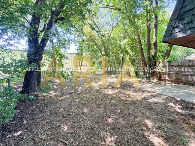 Building Photo - 2 Bed/1.5 Bath Shaded Townhome Close to Ca...