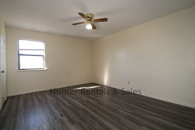 Building Photo - 2601 Bermuda Dr